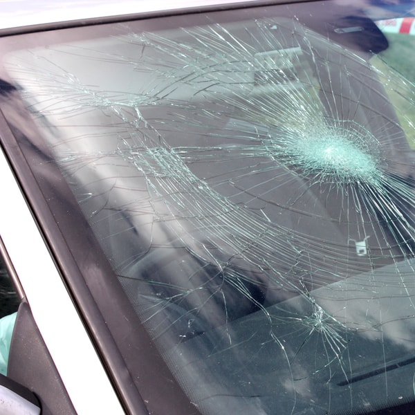 which auto glass replacement tech to contact and what does it cost to fix windshield 